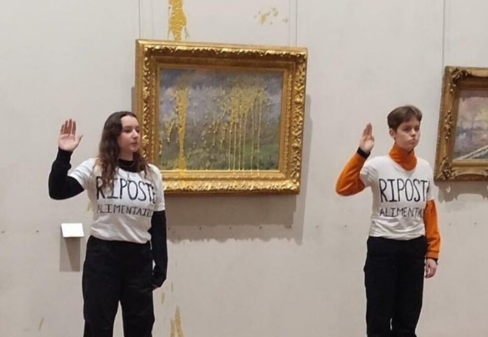 Deux militantes Écologistes à Lyon poursuivies pour avoir jeté de la soupe sur un tableau de Monet