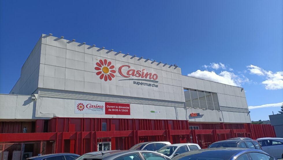 Réorganisation chez Casino : Jusqu'à 3 300 emplois menacés, un millier préservés au siège de Saint-Étienne
