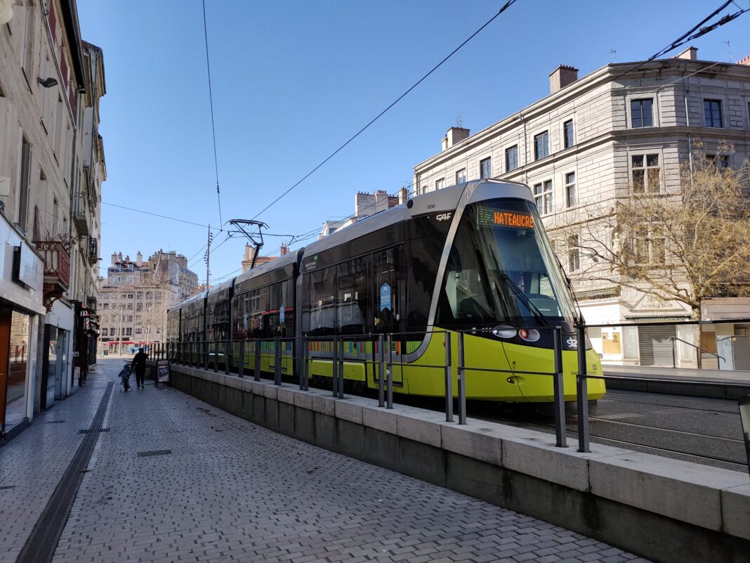 Plus de 100 dirigeants à bord du tram de Saint-Étienne le 11 Juin pour un Speed-Meeting Unique