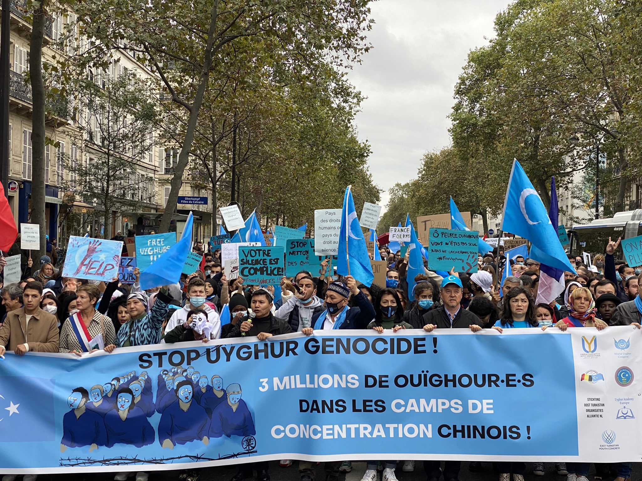 Tensions autour de la visite de Xi Jinping à Paris : Les Ouïghours dénoncent une « gifle » de la part de Macron