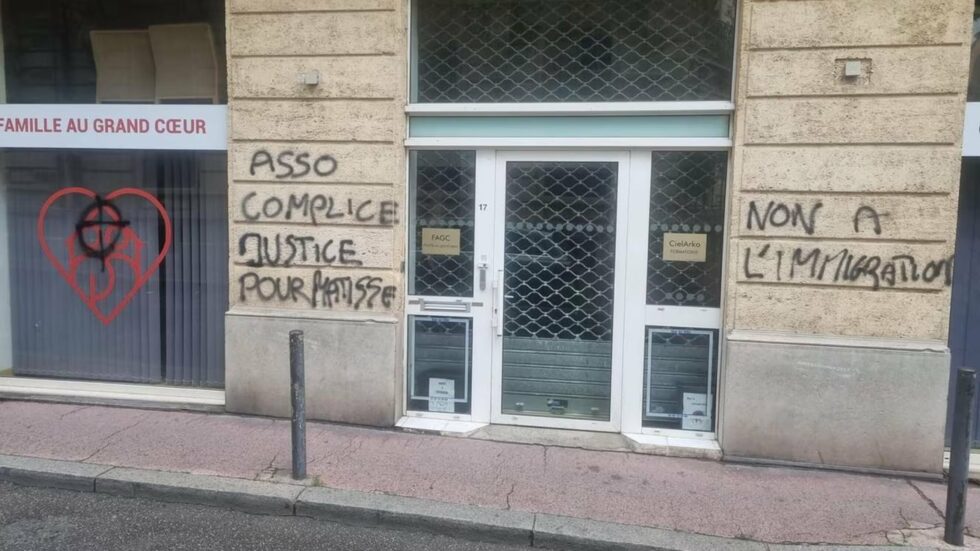 Vandalisme à Montpellier : Tags d'extrême droite sur une association d'aide aux migrants LGBT