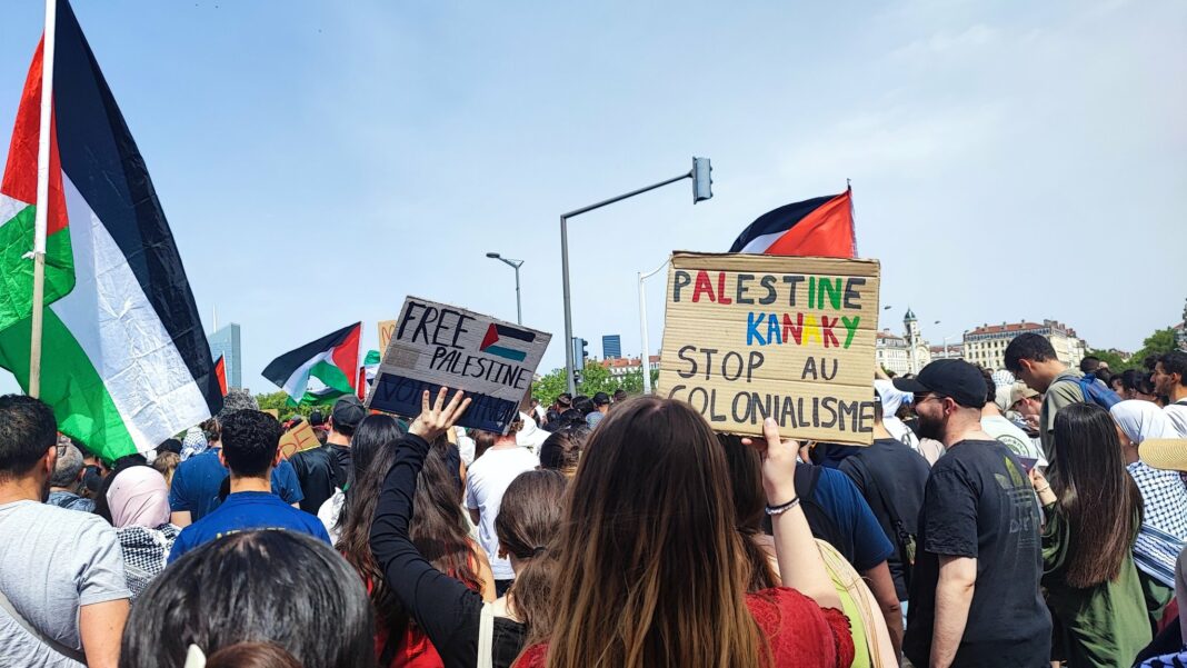 Des milliers de manifestants pro-palestiniens à Paris et Lyon