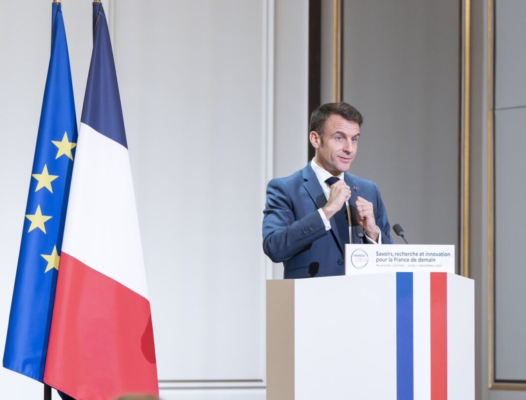 Emmanuel Macron en direct sur France 2 et franceinfo : Première interview depuis les législatives