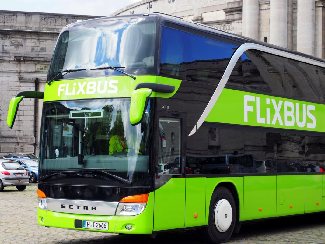 Flixbus : Un homme de 87 Ans découvre 11 Kilos de drogue en se trompant de valise