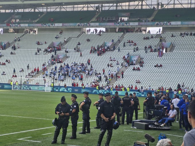 JO 2024 : Heurts à Saint-Etienne, le match Argentine-Maroc suspendu