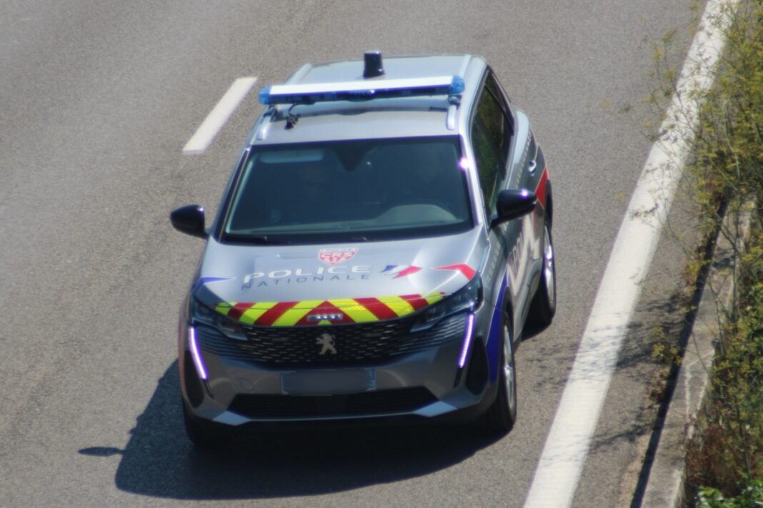 Attaque à Grenoble : un homme roué de coups pour sa voiture de luxe