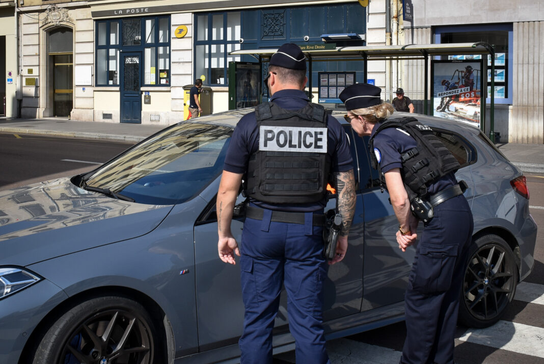 Fabien Roussel propose le retour de la police de proximité : un débat relancé sur RMC