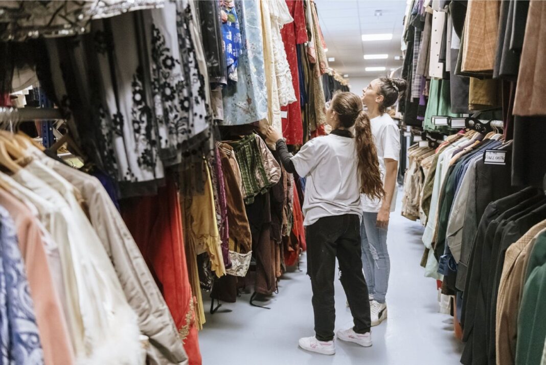 L'Opéra de Lyon brade ses trésors : costumes et décors uniques dès 5€ !