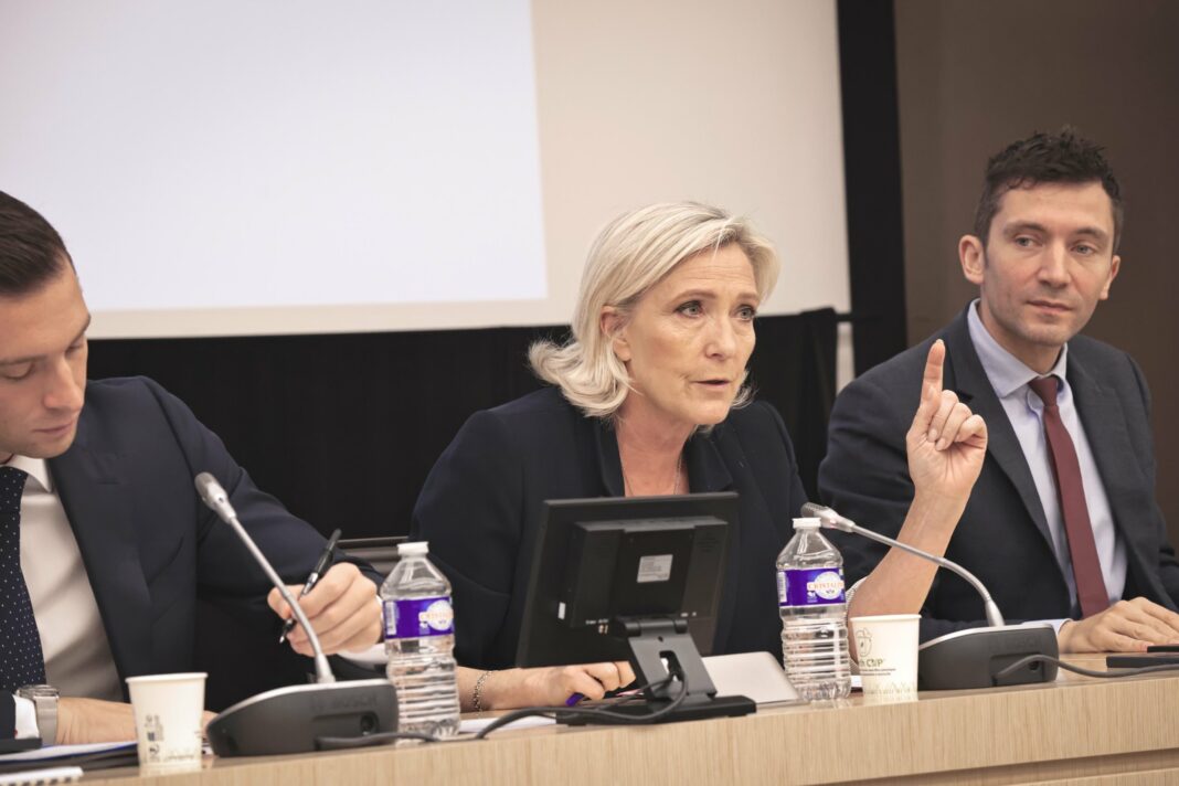 Emplois fictifs au RN : Marine Le Pen et 24 prévenus devant le tribunal