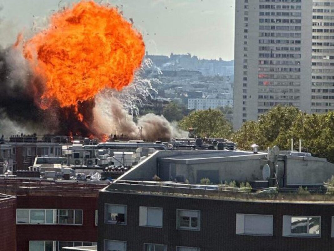 Incendie à Paris : double explosion sur un toit dans le XIIIe, les habitants évacués