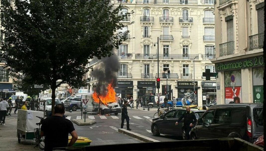 Grenoble : un fourgon blindé attaqué en plein centre-ville, des tirs échangés