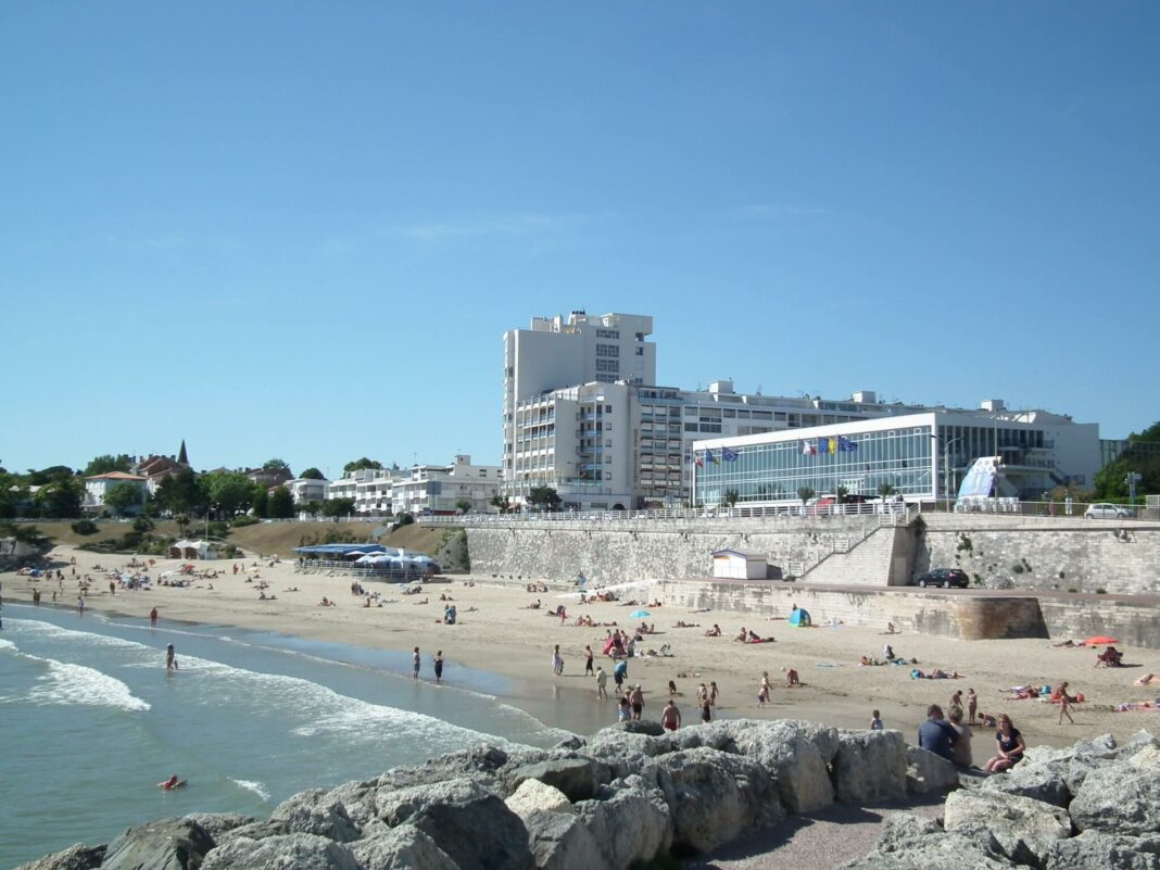 Royan : une octogénaire sauvée de la noyade par un policier hors service