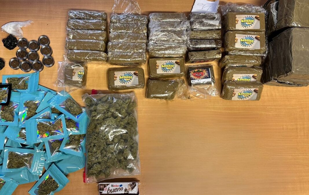 7 individus interpellés pour trafic de stupéfiants par la PJ avec l’appui du RAID. Saisie : 3,8 kg de cannabis et 1 600 € en liquide