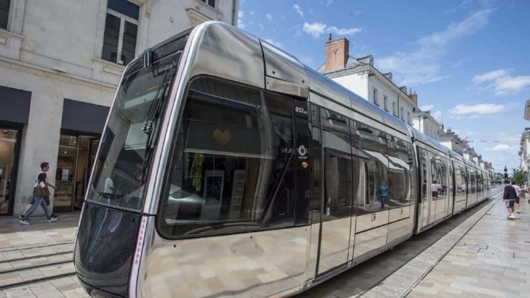 Tours : Un homme agressé au couteau dans un tramway après une altercation